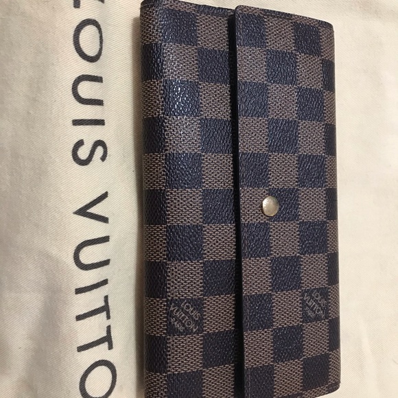 Louis Vuitton wallet. 100% Authentic - Picture 1 of 8